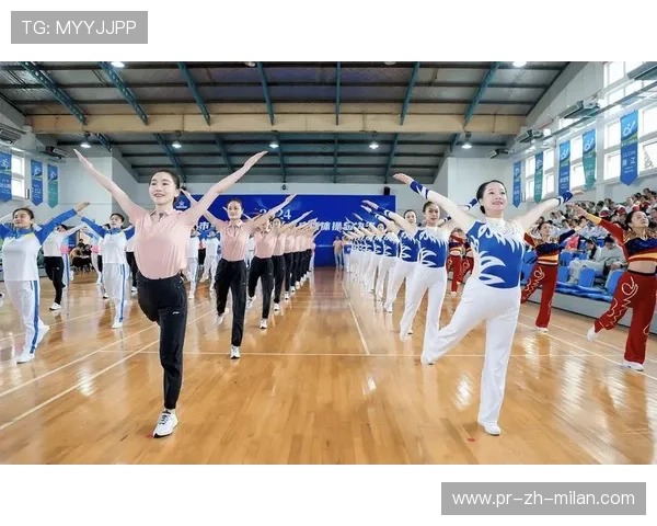 体操俱乐部举办冬季交流会，体操队比赛视频